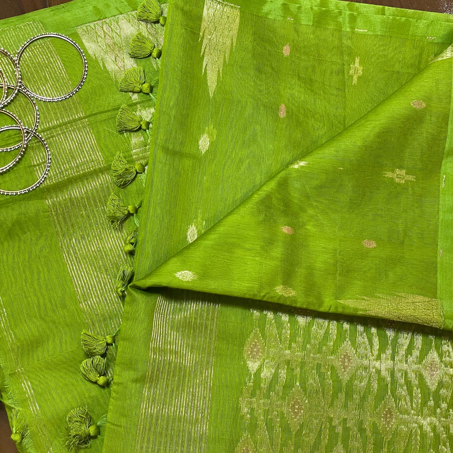 Bright Green Cotton Silk Saree With Zari Pallu